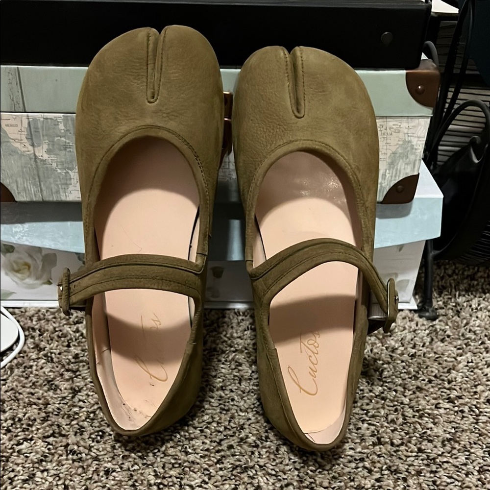 Olive Green Women's Tabi Mary Jane Shoes